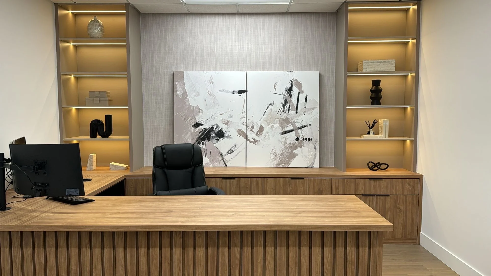 oficina en casa con muebles empotrados fabricado e instalado por Closet Detail en Fort Lauderdale, Florida