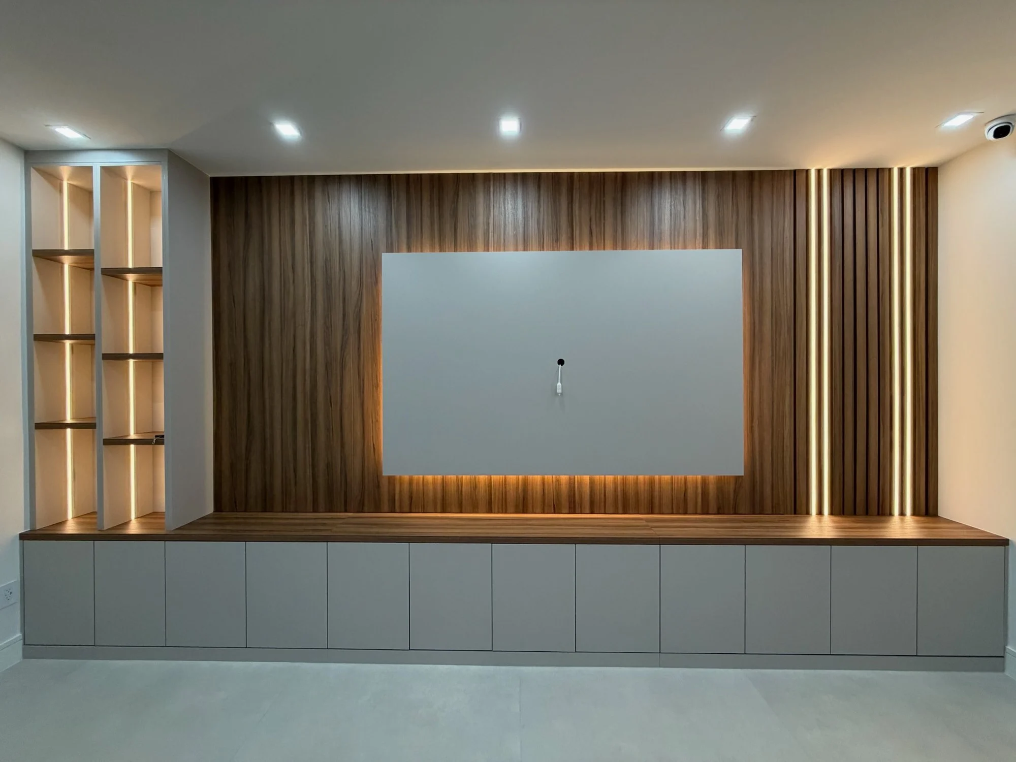 oficina en casa con muebles empotrados fabricado e instalado por Closet Detail en Miami Beach, Florida